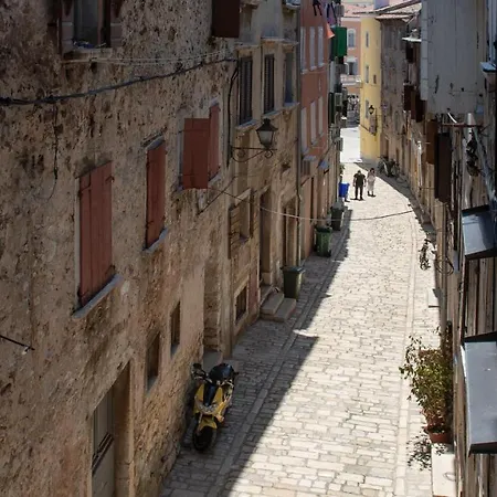 Cozy Studio In Rovinj Old Town Appartamento Rovigno